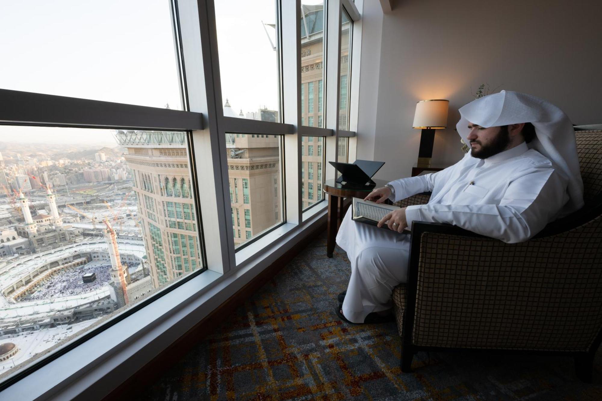 Swissotel Al Maqam Makkah Meca Exterior foto A Saudi Arabian man in Riyadh